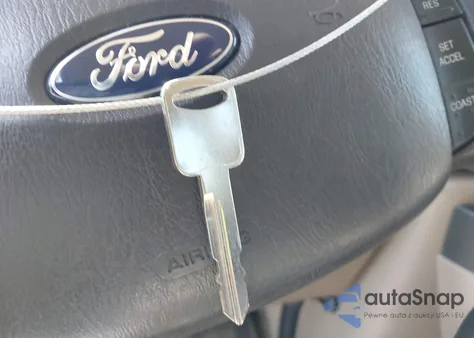 2008 Ford E-350 Super Duty Xl/Xlt z USA, uszkodzony, nr VIN 1FBNE31L18DA80239